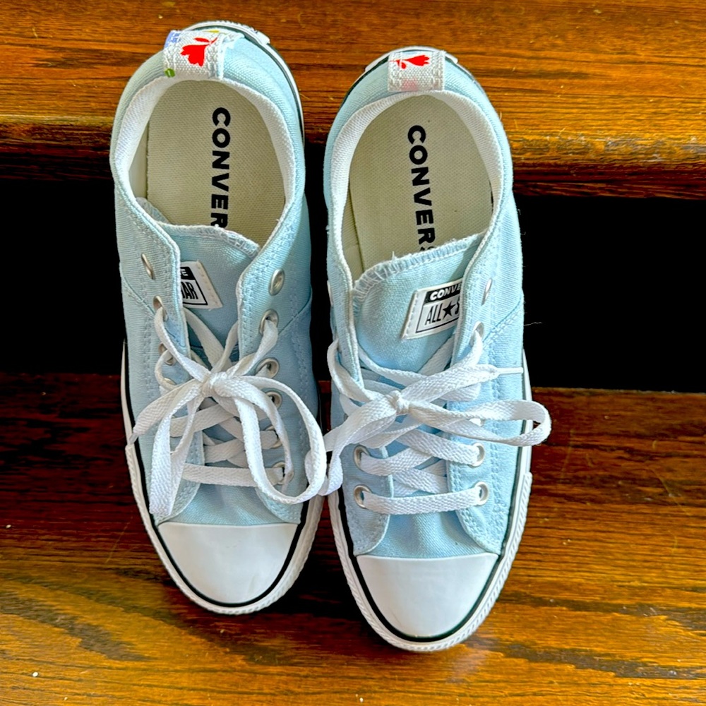 Very cool Converse sneakers! With twice! In time for spring weather!